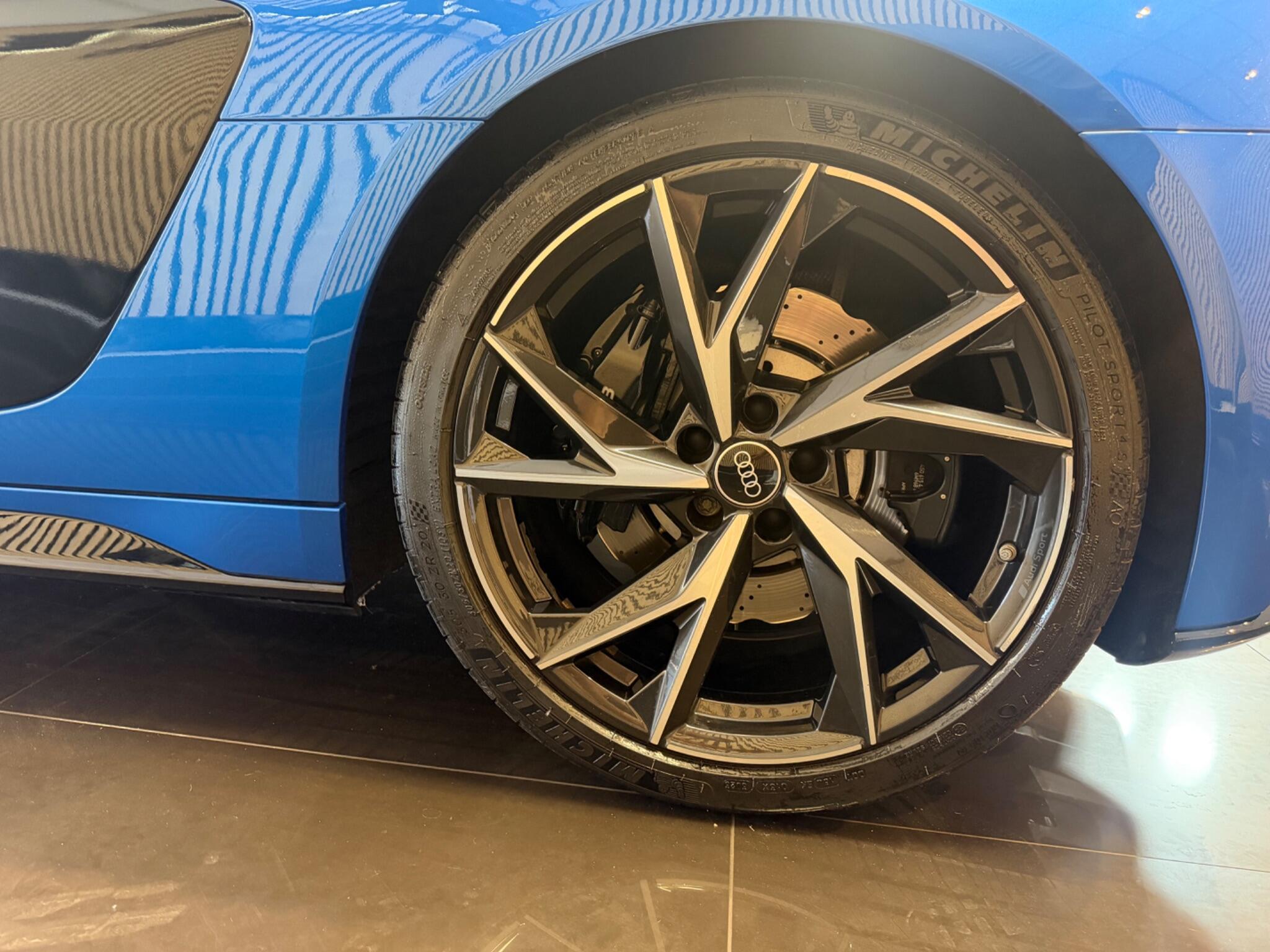 Audi R8